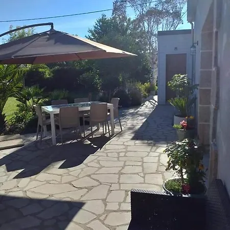 Chez Michel Et Michele Πανσιόν Calan